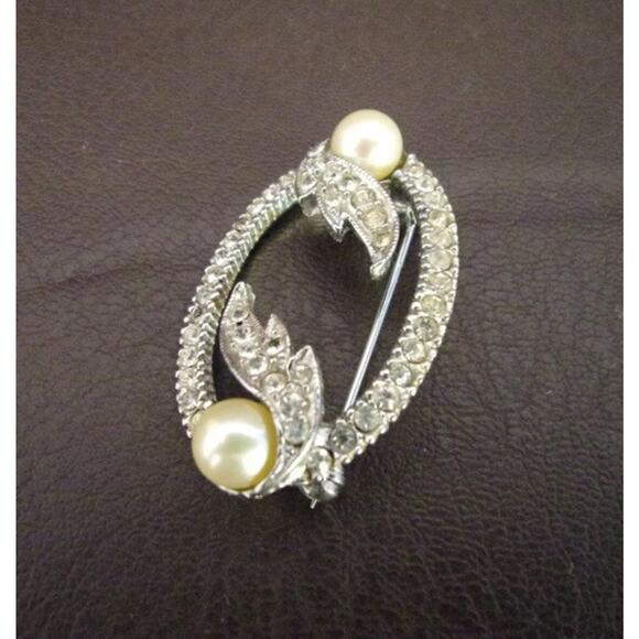 Vintage 1950s Oval Leaf Rhinestone Pin Brooch Cultured Pearls Silver Tone EUC - Picture 3 of 7